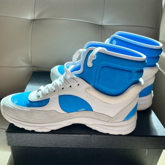 Chanel White/Fluo Blue CC sneakers - Picture 3 of 10